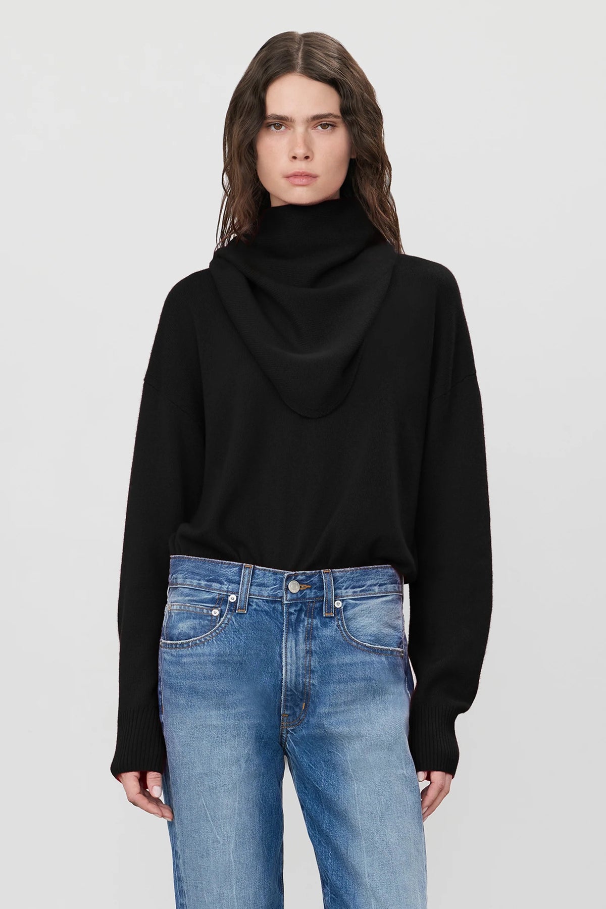 TRIANGLE SCARF black