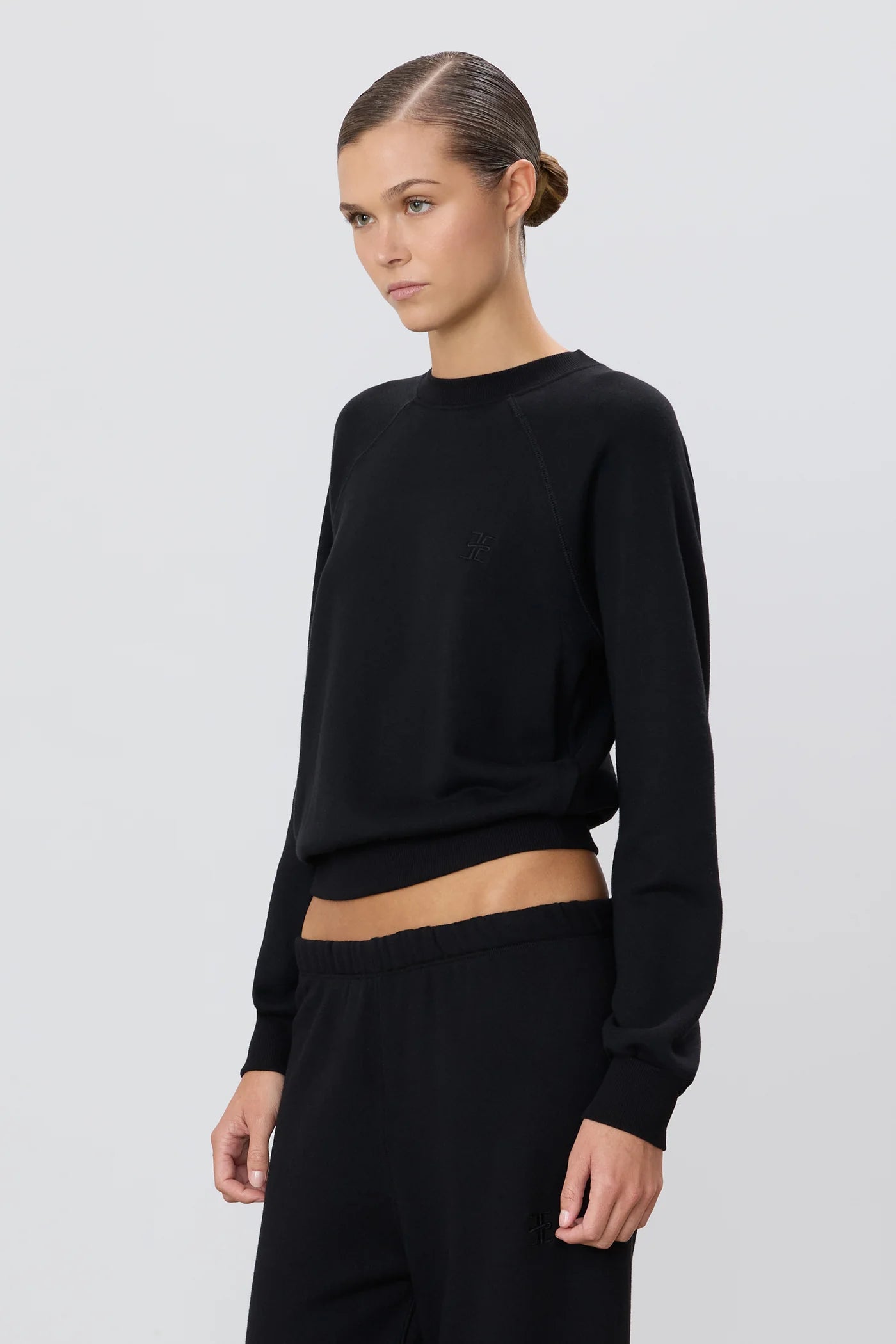 SHRUNKEN RAGLAN SWEATSHIRT black